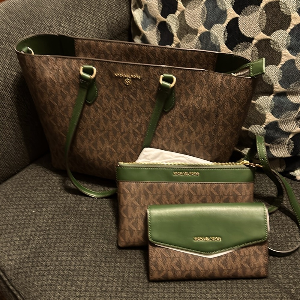 Michael Kors 3 pc set (shoulder bag, crossbody, and wallet).